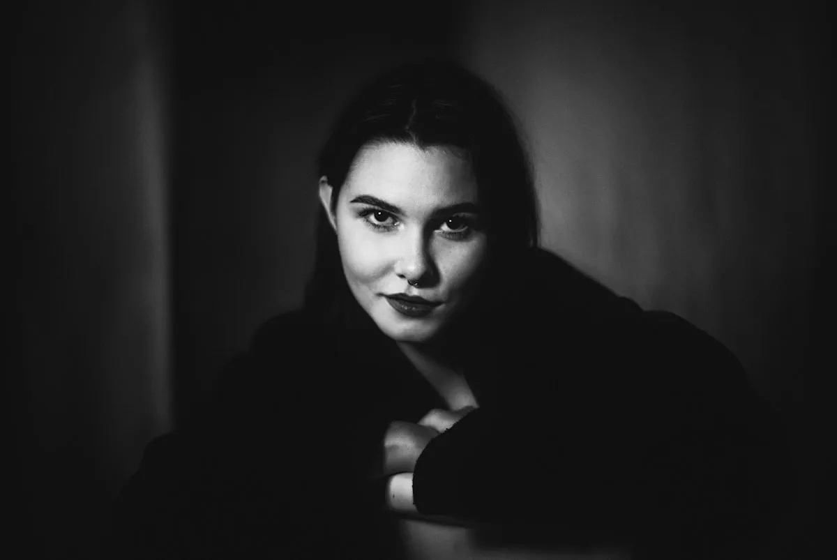 Retrato en backstage, blanco y negro